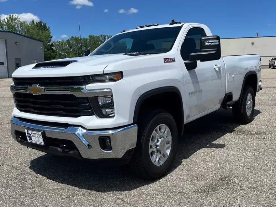 2025 Chevrolet Silverado 3500HD LT photo 1