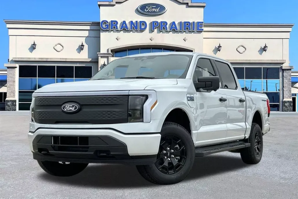 2025 Ford F-150 Lightning XLT photo 1