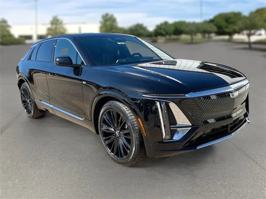 2025 Cadillac Lyriq Luxury photo 1