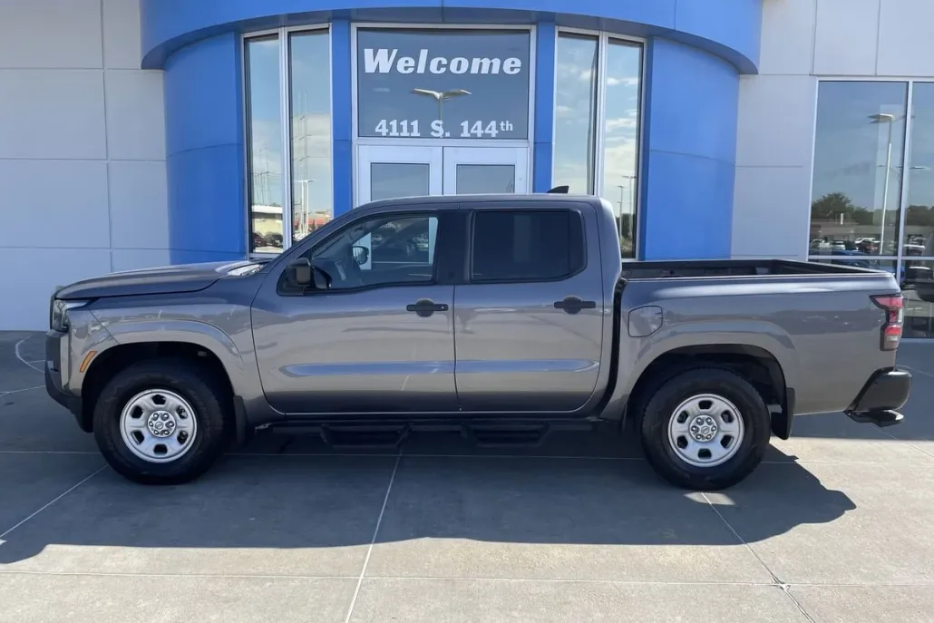 2022 Nissan Frontier S photo 1