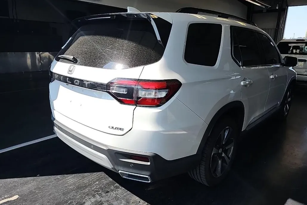 2023 Honda Pilot Elite photo 1