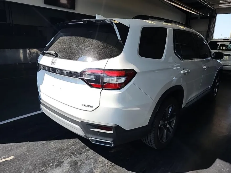 2023 Honda Pilot Elite photo 1