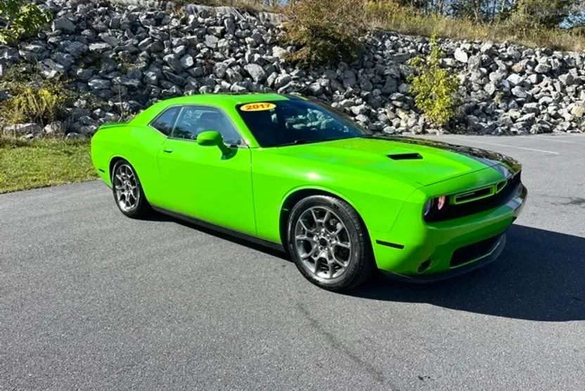 2017 Dodge Challenger GT photo 1