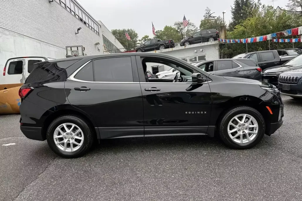 2022 Chevrolet Equinox LT photo 1