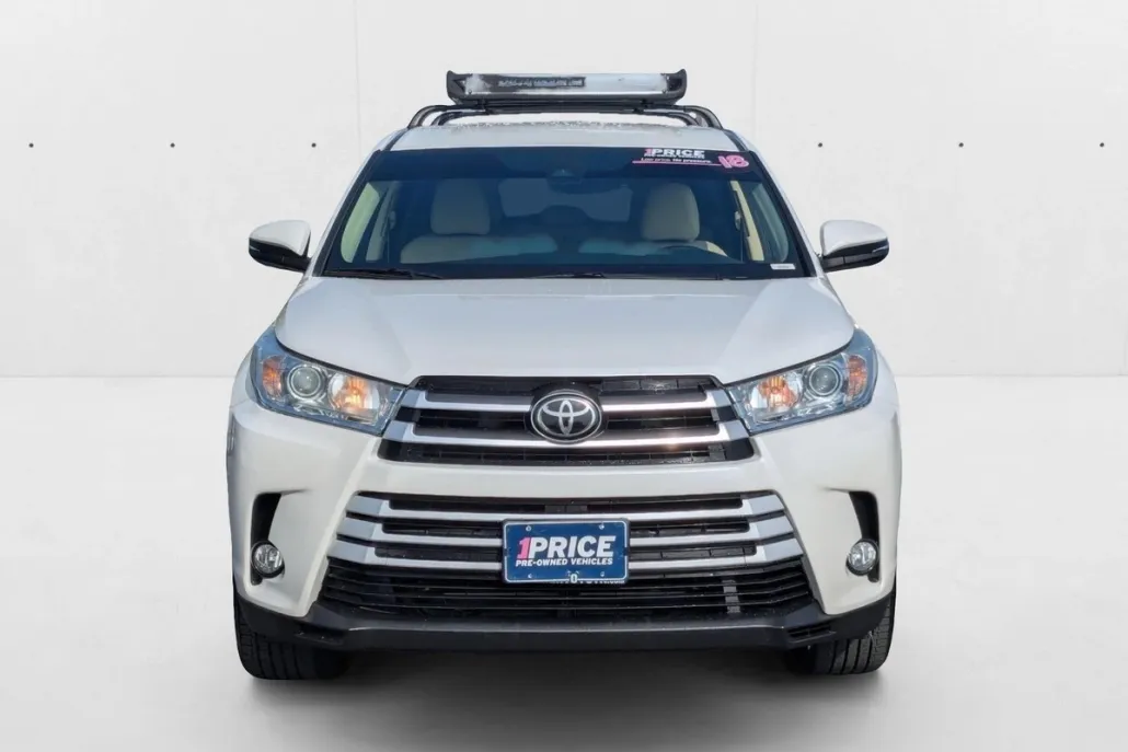 2018 Toyota Highlander LE Plus photo 1
