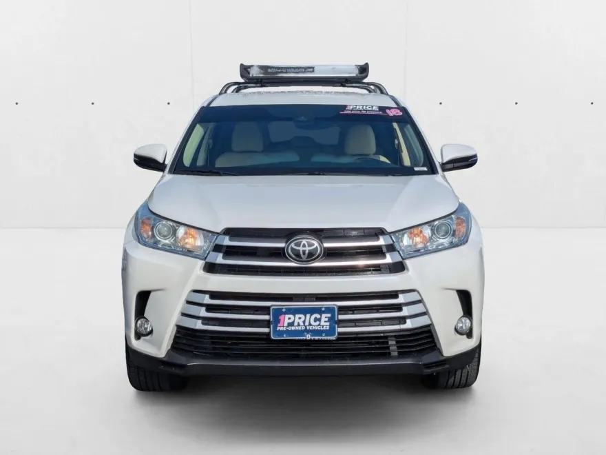 2018 Toyota Highlander LE Plus photo 1
