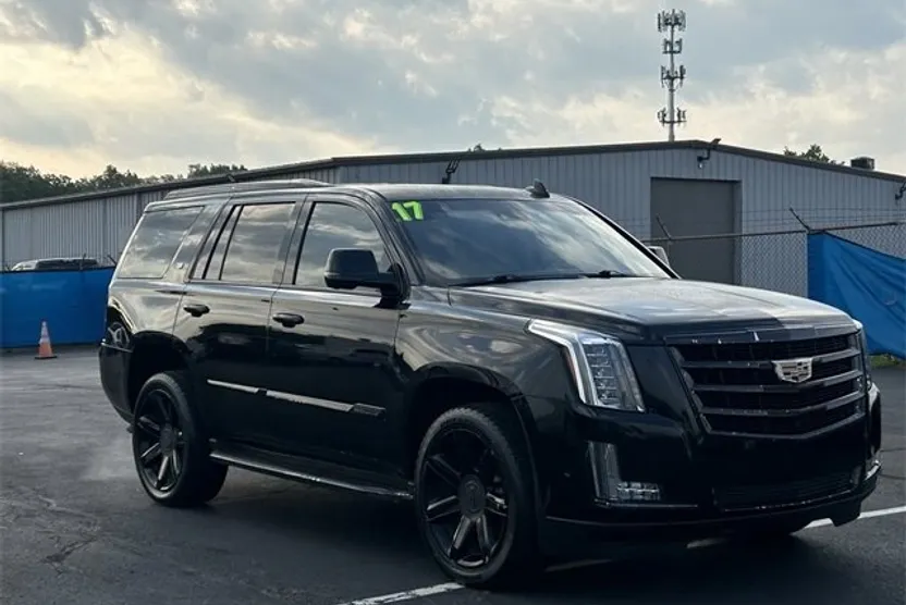 2017 Cadillac Escalade Luxury photo 1