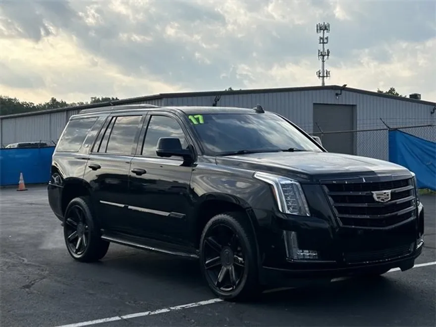 2017 Cadillac Escalade Luxury photo 1