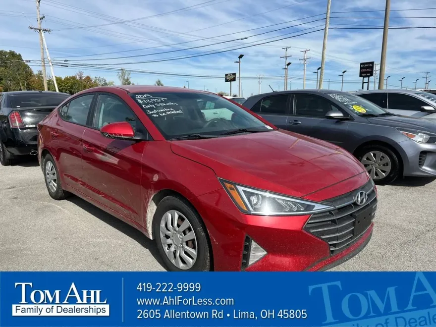 2019 Hyundai Elantra SE photo 1