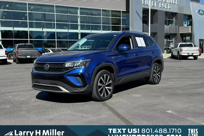 2022 Volkswagen Taos SE photo 1