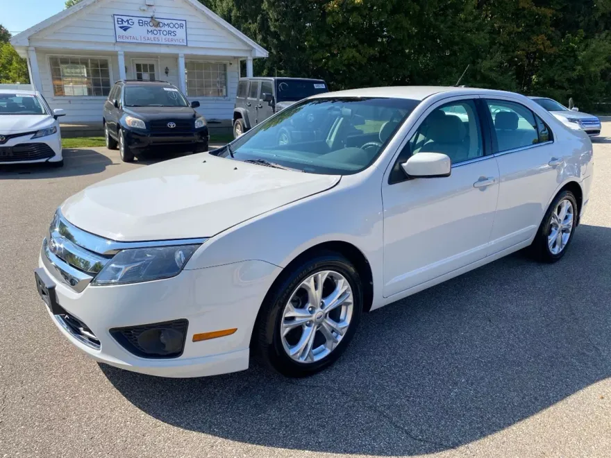 2012 Ford Fusion SE photo 1