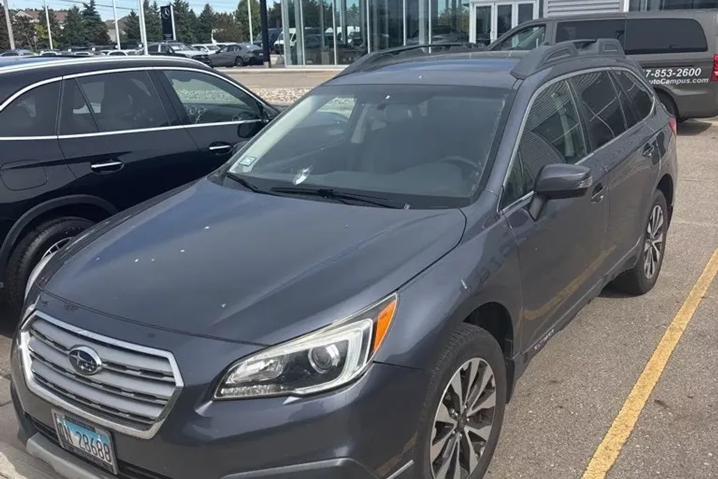 2017 Subaru Outback 3.6R Limited photo 1