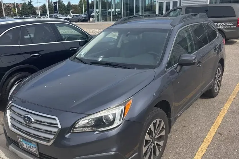 2017 Subaru Outback 3.6R Limited photo 1