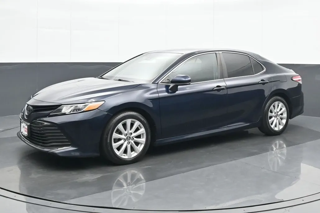 2018 Toyota Camry SE XLE photo 1