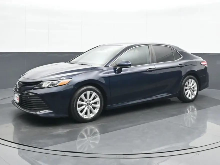 2018 Toyota Camry SE XLE photo 1