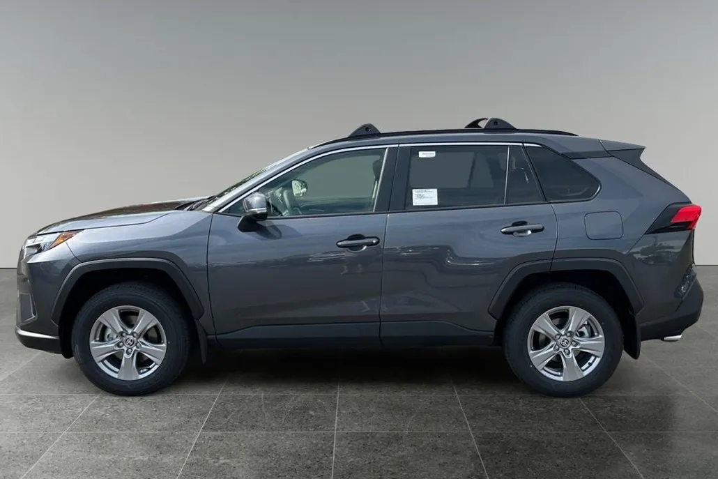 2025 Toyota RAV4 XLE photo 1