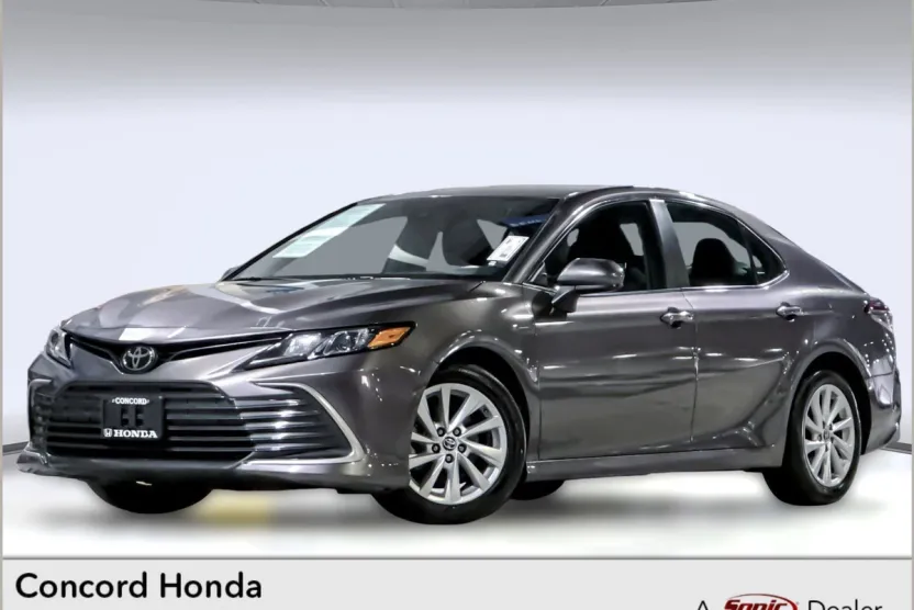 2023 Toyota Camry LE photo 1