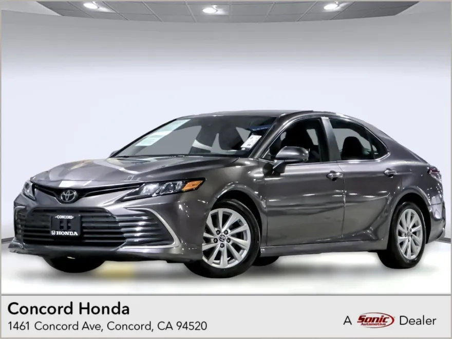 2023 Toyota Camry LE photo 1