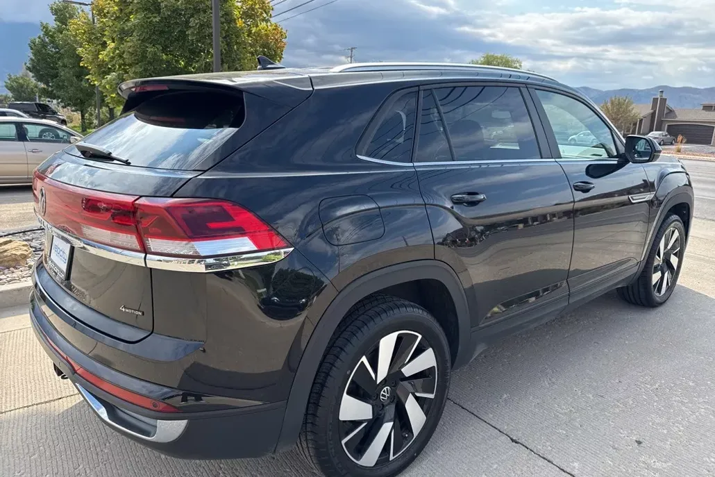 2024 Volkswagen Atlas Cross Sport SE Technology photo 1