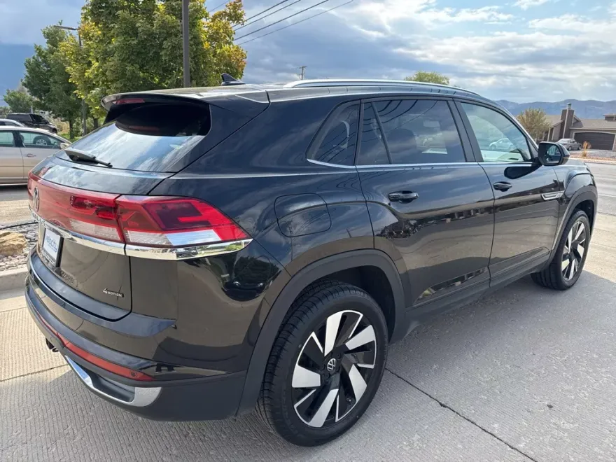 2024 Volkswagen Atlas Cross Sport SE Technology photo 1