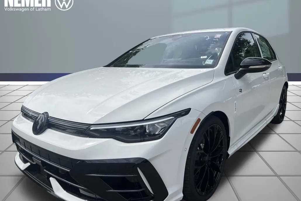 2025 Volkswagen Golf R photo 1