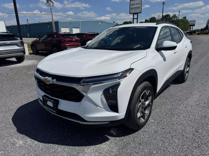 2025 Chevrolet Trax LT photo 1