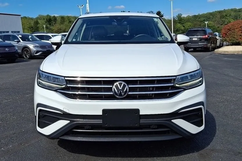 2022 Volkswagen Tiguan SE photo 1