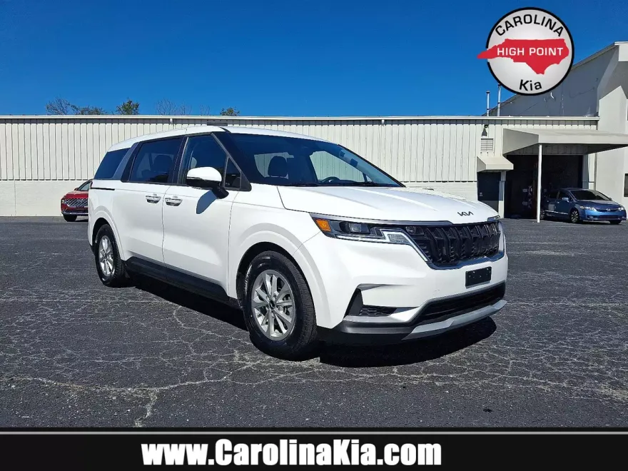 2024 Kia Carnival LX photo 1