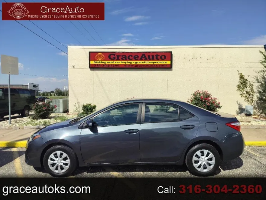2014 Toyota Corolla LE photo 1