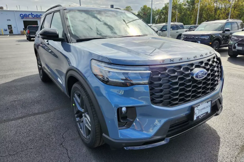 2025 Ford Explorer ST photo 1
