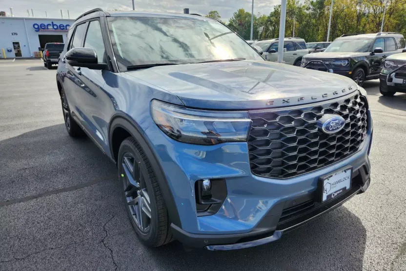 2025 Ford Explorer ST photo 1