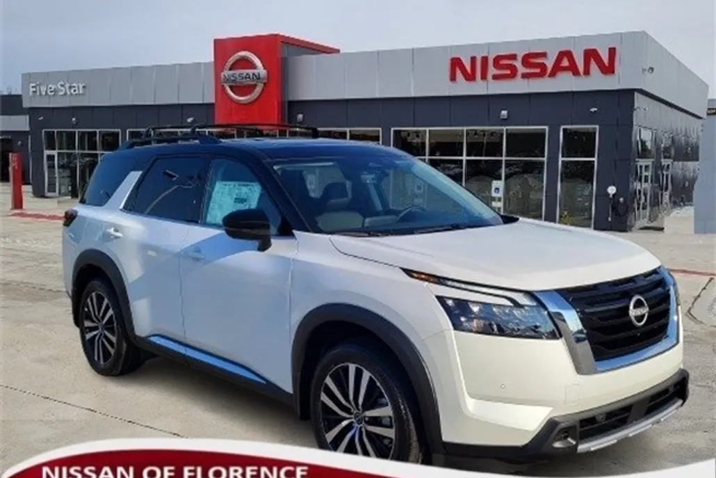 2025 Nissan Pathfinder Platinum photo 1