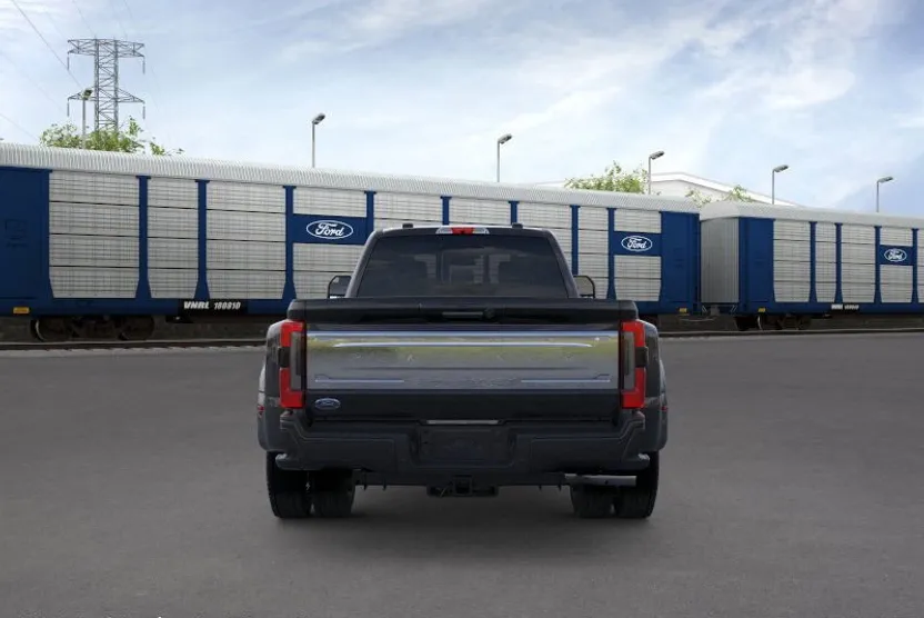 2026 Ford F-450 Platinum photo 1