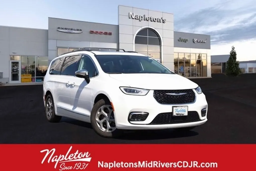 2023 Chrysler Pacifica Limited photo 1