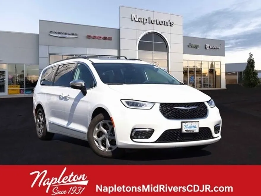 2023 Chrysler Pacifica Limited photo 1