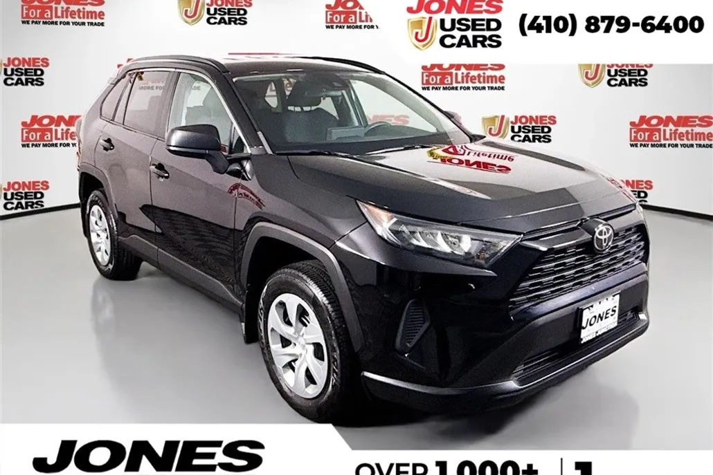 2021 Toyota RAV4 LE photo 1