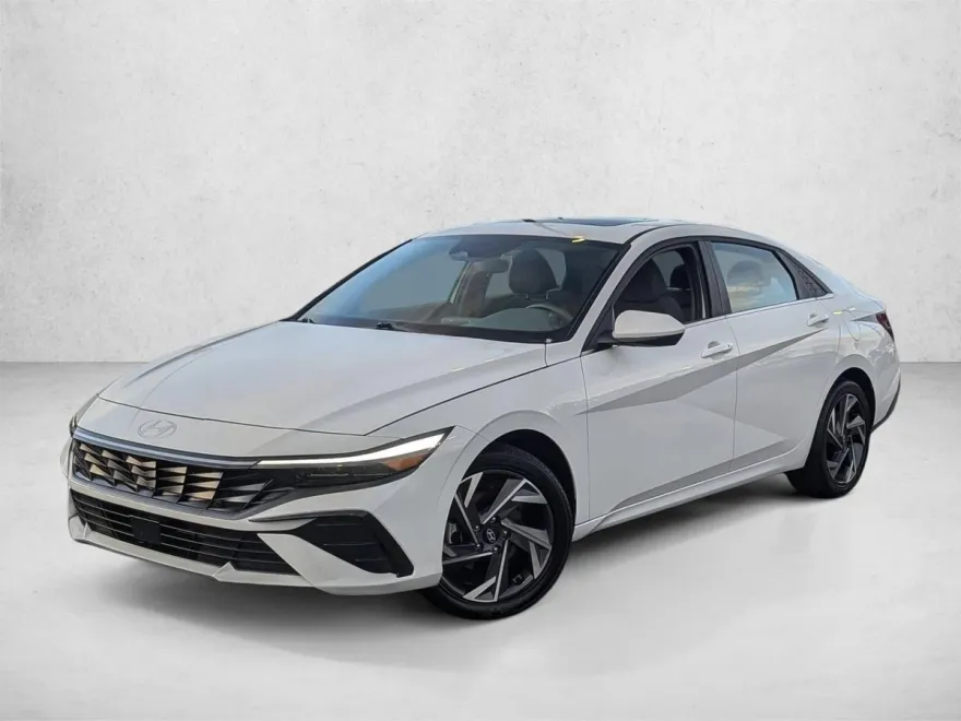 2024 Hyundai Elantra SEL Convenience photo 1