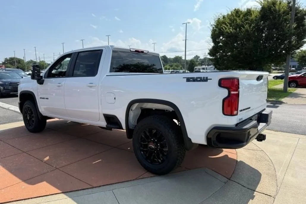 2025 Chevrolet Silverado 2500HD LT photo 1