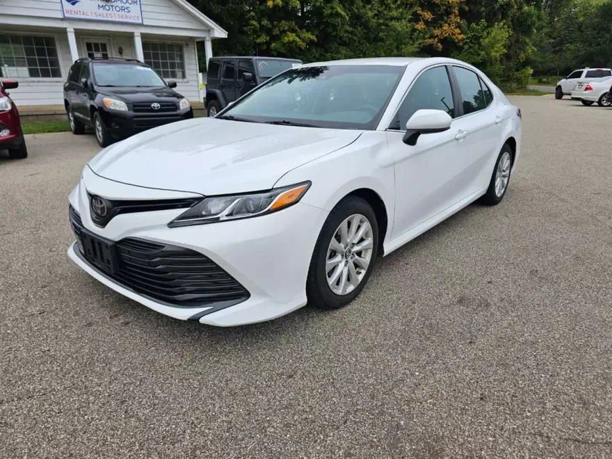 2018 Toyota Camry LE photo 1