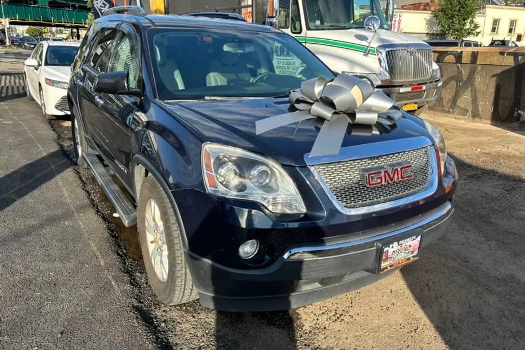 2007 Gmc Acadia SLE photo 1