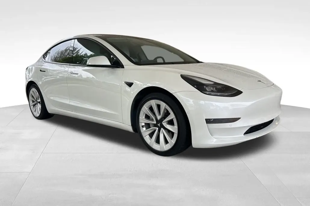 2021 Tesla Model 3 Standard Range Plus photo 1