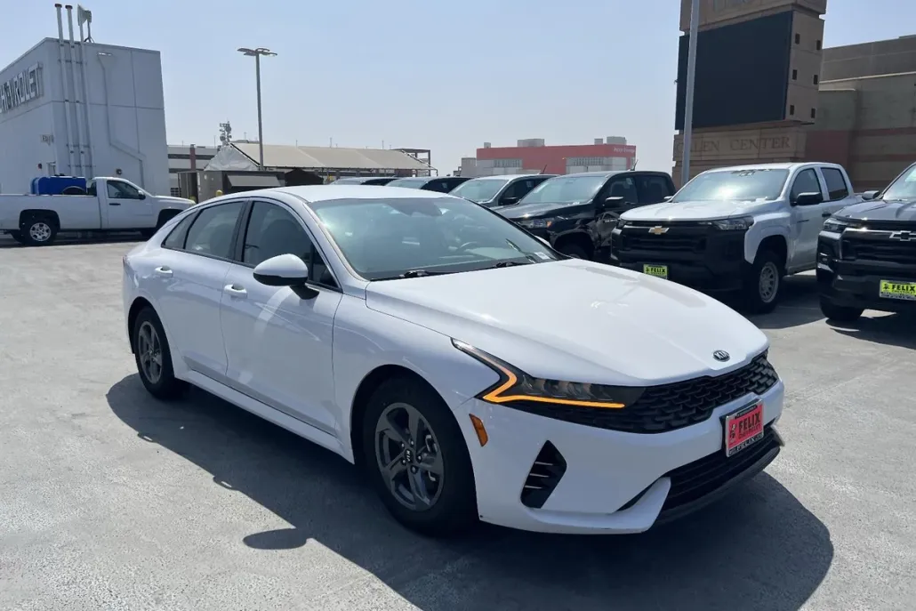 2021 Kia K5 LX photo 1