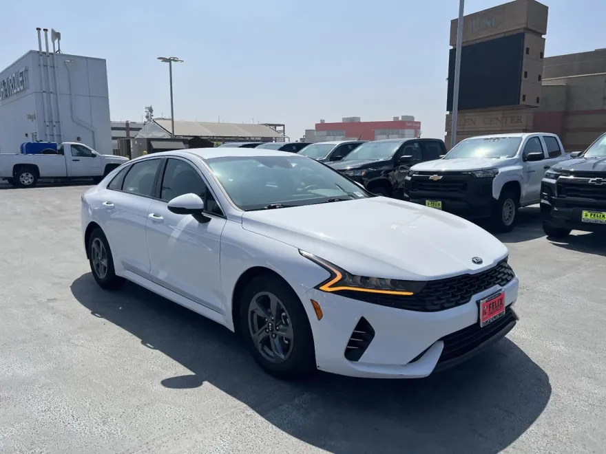 2021 Kia K5 LX photo 1