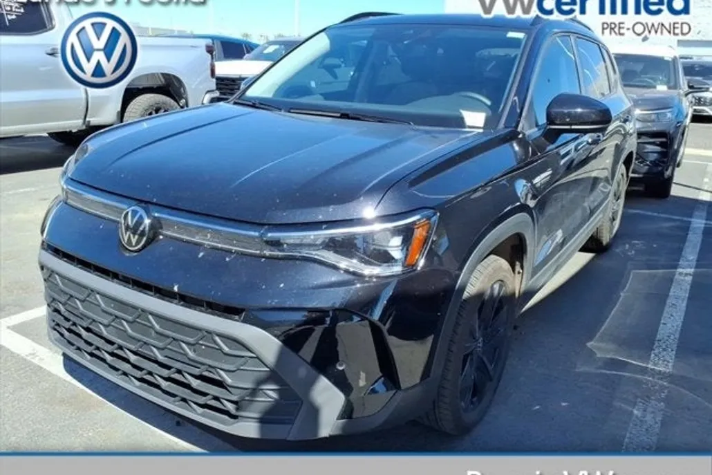 2025 Volkswagen Taos SE photo 1
