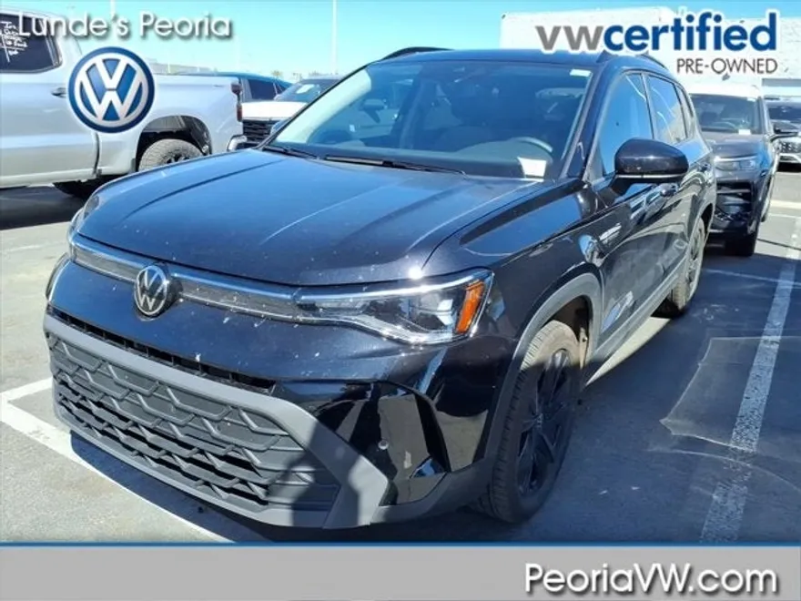 2025 Volkswagen Taos SE photo 1