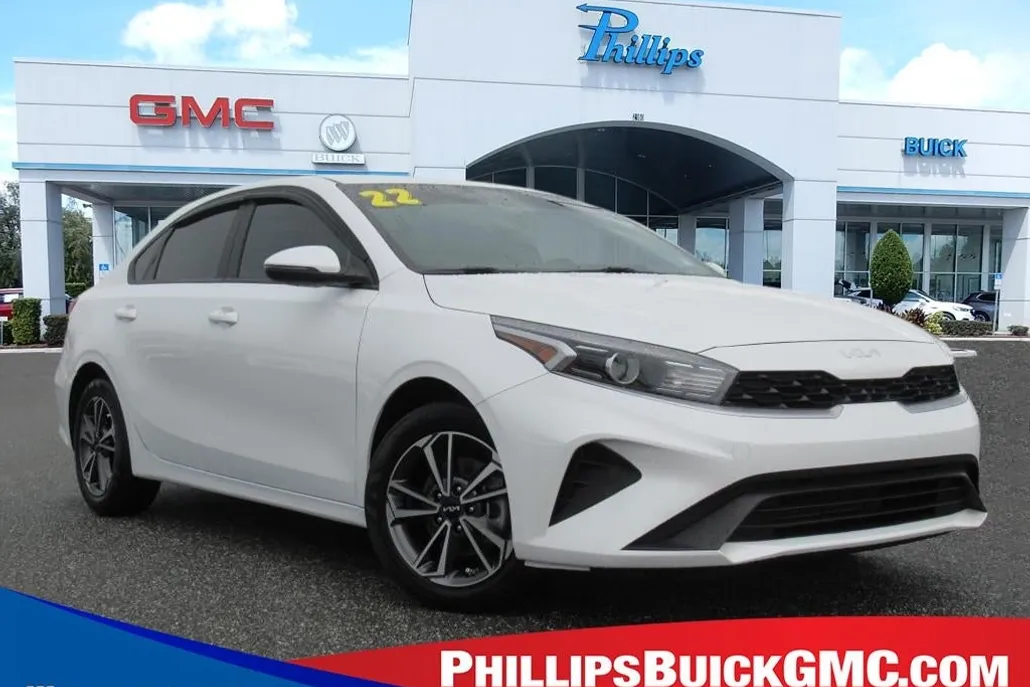 2022 Kia Forte LXS photo 1
