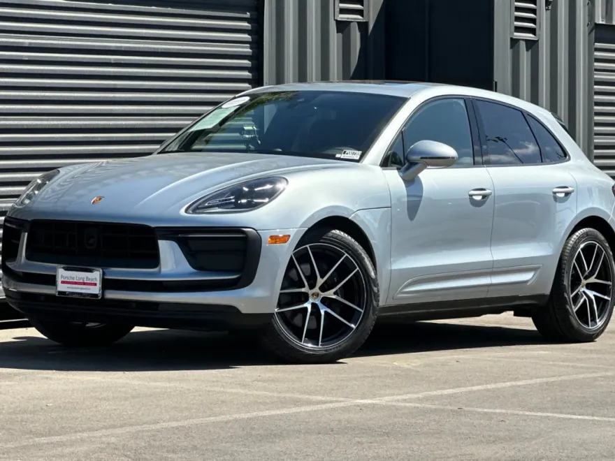 2023 Porsche Macan T photo 1