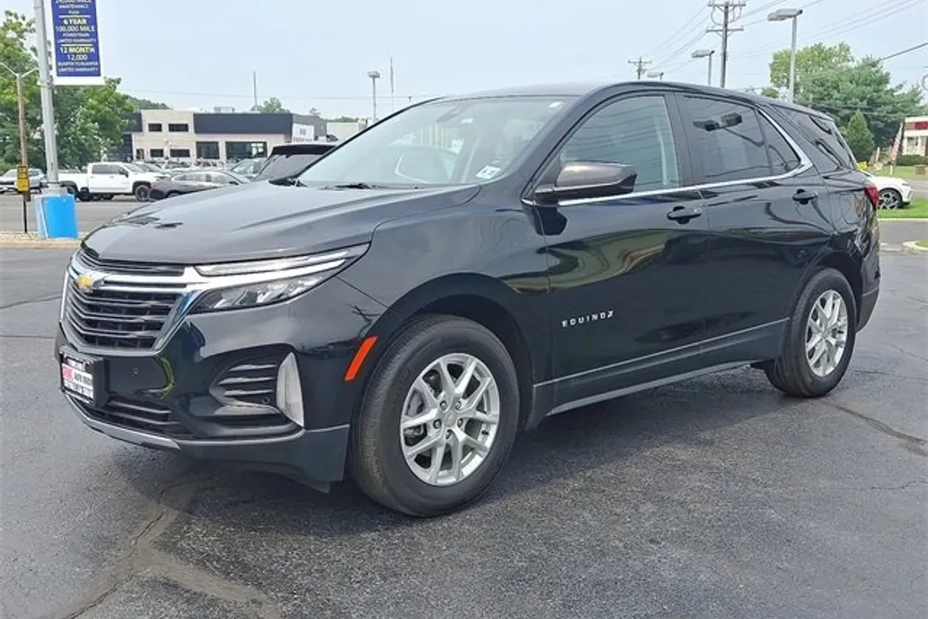 2022 Chevrolet Equinox LT photo 1