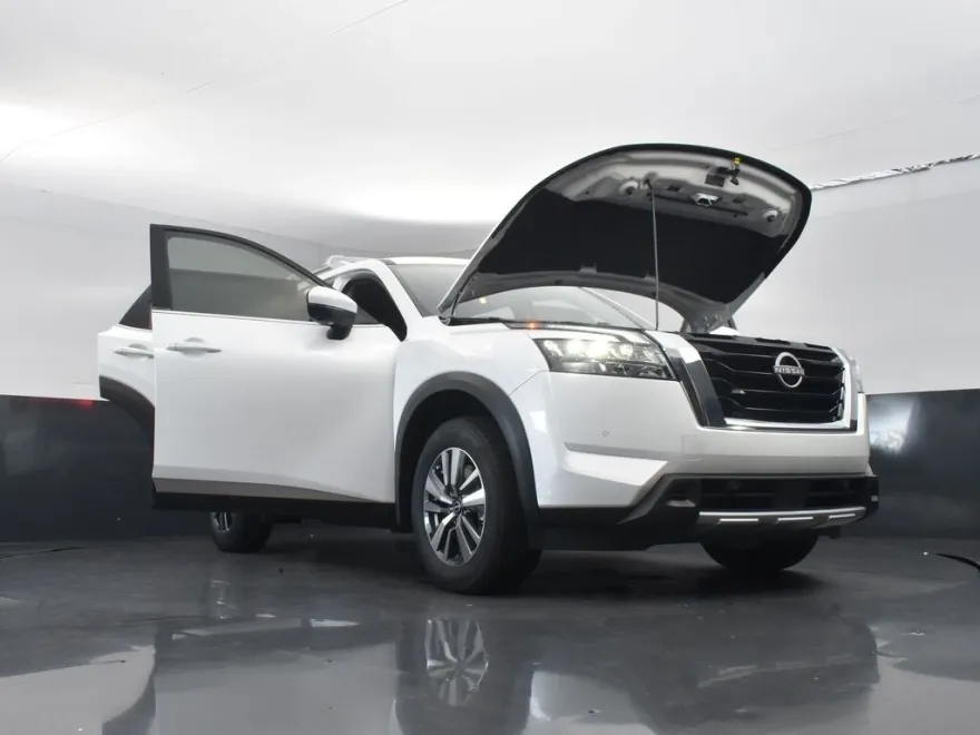2025 Nissan Pathfinder SL photo 1