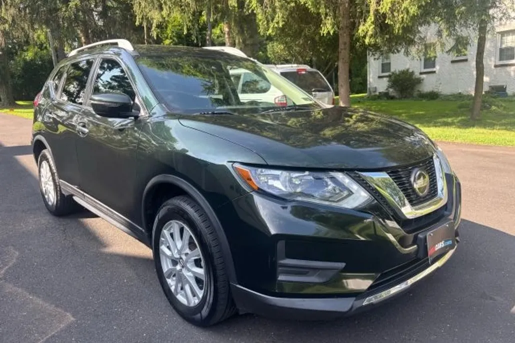 2019 Nissan Rogue SV photo 1